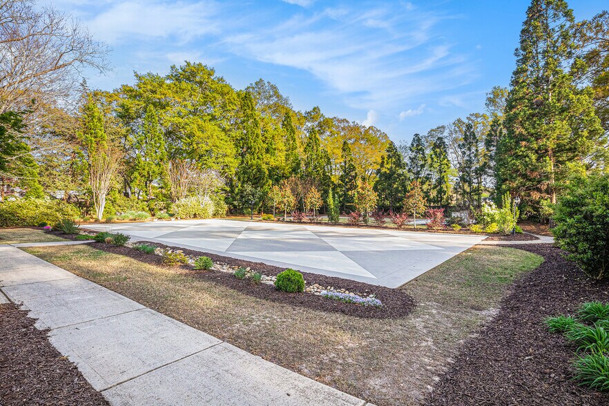 More Photos Of 410 E Church St, Monroe Hospitality For Sale