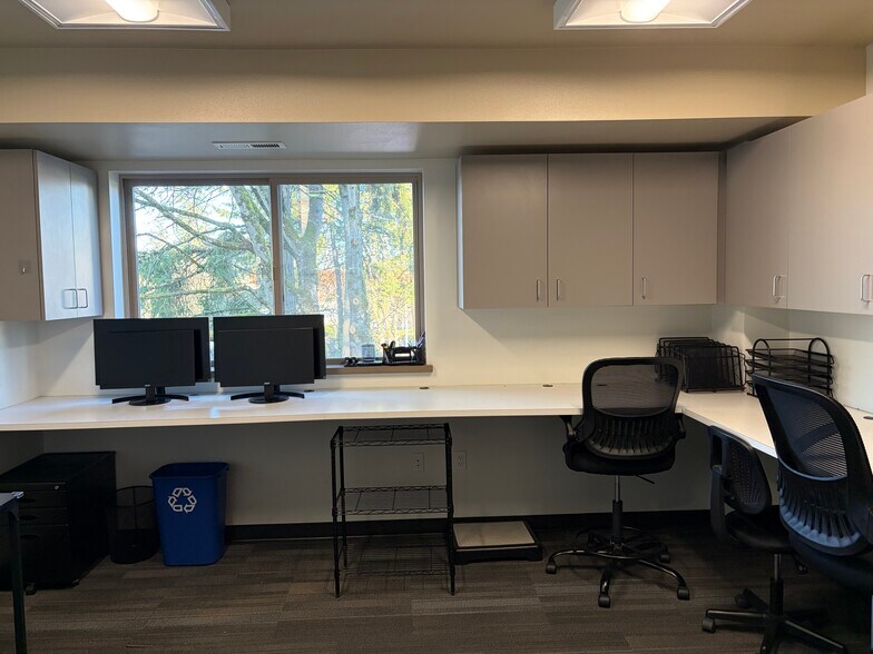 More Photos Of 1918 152nd Ave NE, Bellevue Office For Lease