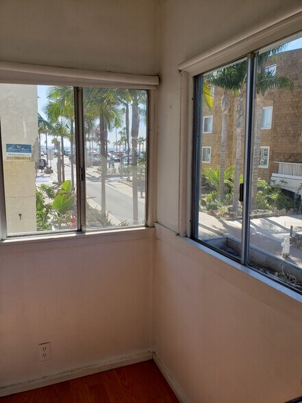 More Photos Of 701 E Balboa Blvd, Newport Beach Storefront Retail Residential For Lease