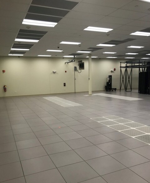 More Photos Of 8701-8799 Brooklyn Blvd, Brooklyn Park Warehouse For Lease