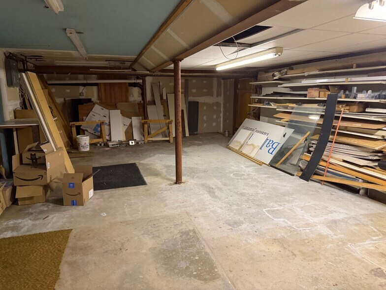 More Photos Of 154 Market Sq, Newington Storefront Retail Office For Lease