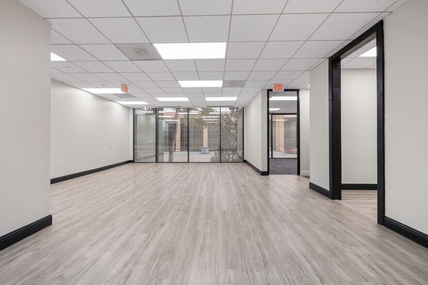 More Photos Of 17 S Briar Hollow Ln, Houston Office Residential For Lease