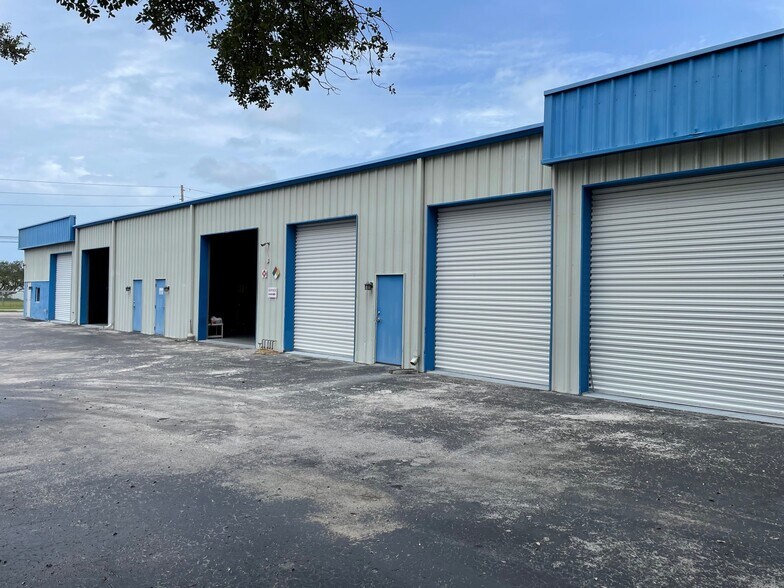 More Photos Of 777 Wesley Ave, Tarpon Springs Warehouse For Lease