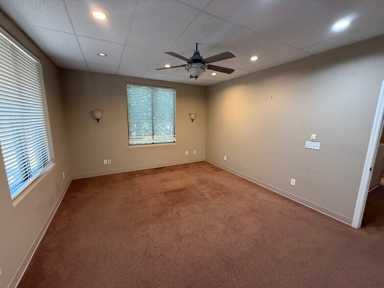 More Photos Of 1029 Monarch St, Lexington Office For Lease