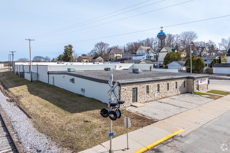 More Photos Of 453 5th St, Random Lake Warehouse For Lease