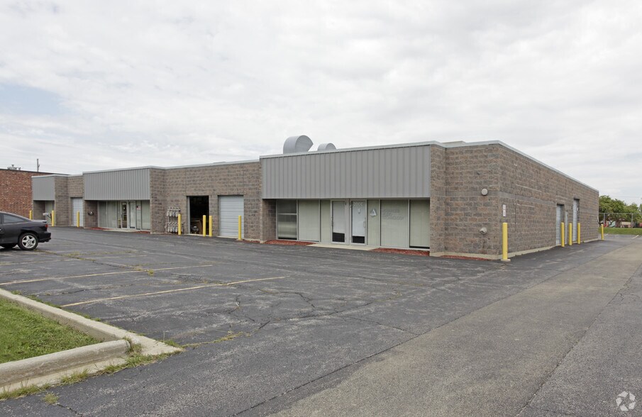 More Photos Of 200 Easy St, Carol Stream Warehouse For Lease