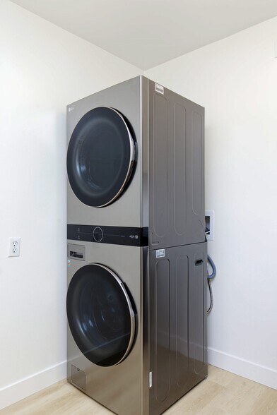 More Photos Of 407 Vernon St, Oakland Apartments For Sale