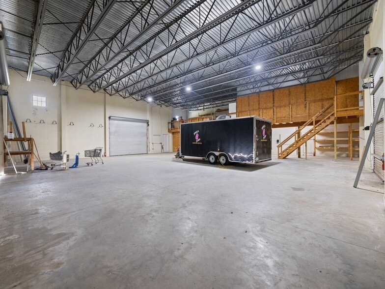 More Photos Of 181 Sebastian Blvd, Sebastian Light Manufacturing For Sale