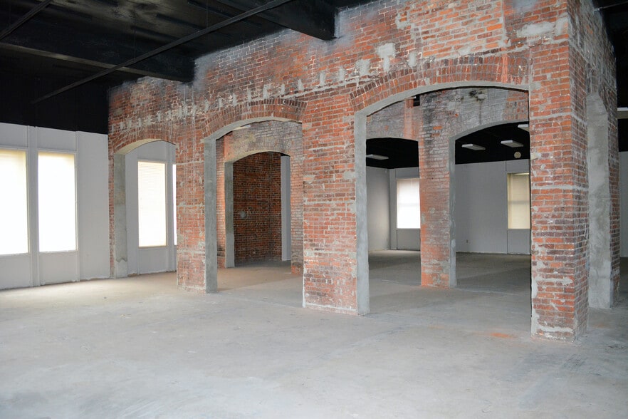 More Photos Of 68 St Francis St, Mobile Office For Lease