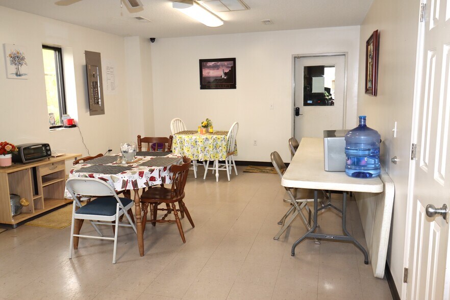 More Photos Of 2335 Columbia Hwy, Pulaski Office For Sale