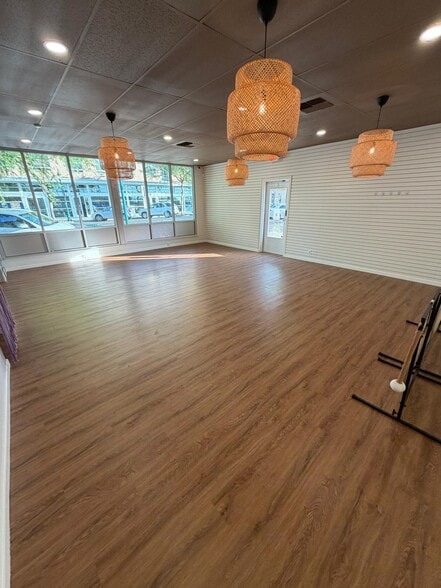 More Photos Of 640 Vernon St, Roseville Freestanding For Lease