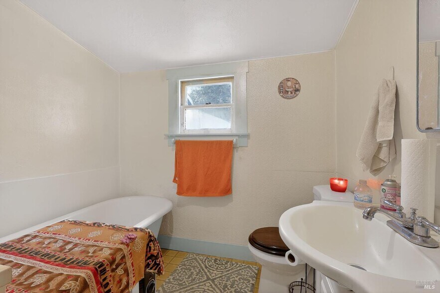 More Photos Of 9645 Lee St, Upper Lake Multifamily For Sale