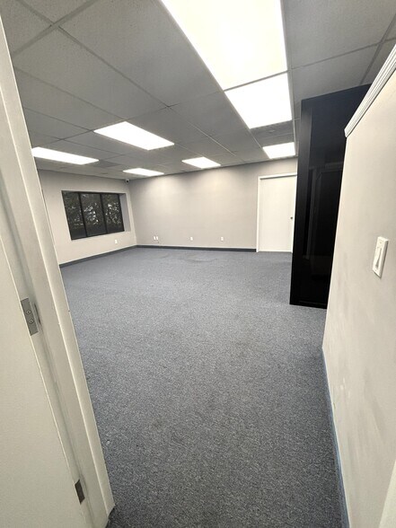More Photos Of 72 Sharrott Ave, Staten Island Office For Lease