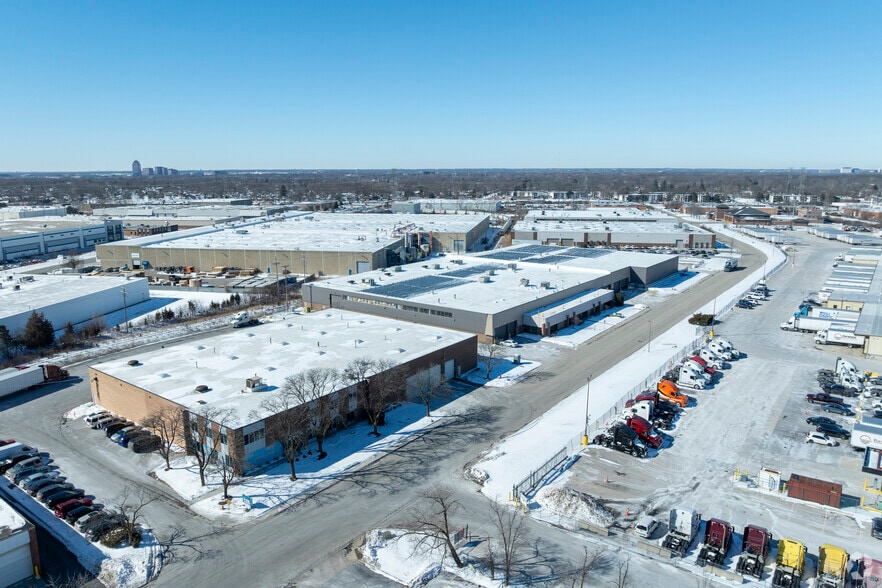 More Photos Of 951 Fargo Ave, Elk Grove Village Manufacturing For Lease