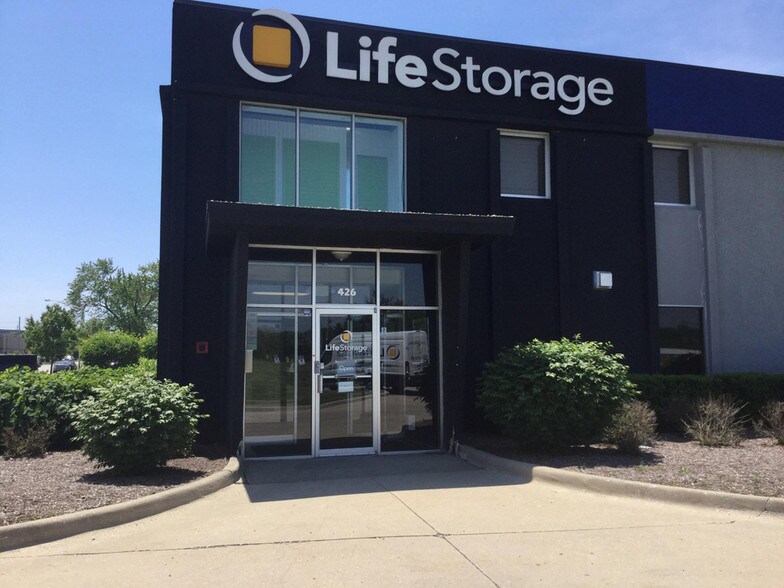 More Photos Of 426 S Westgate St, Addison Self Storage For Lease