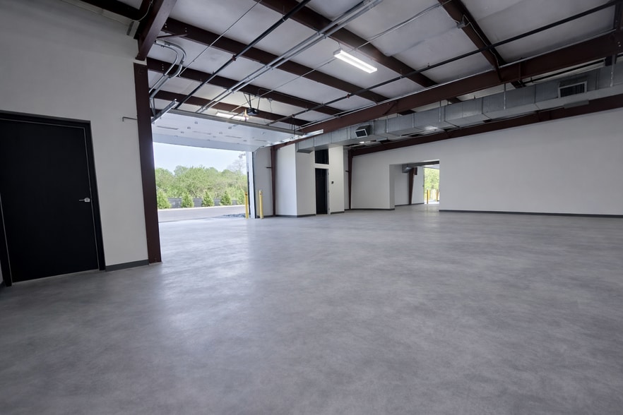 More Photos Of 114 S State St, Haw River Manufacturing For Lease