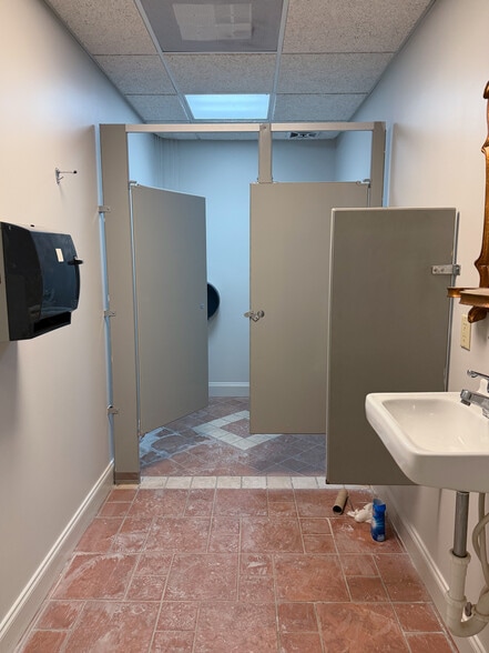 More Photos Of 204 Stalnaker Ave, Warner Robins Industrial For Lease