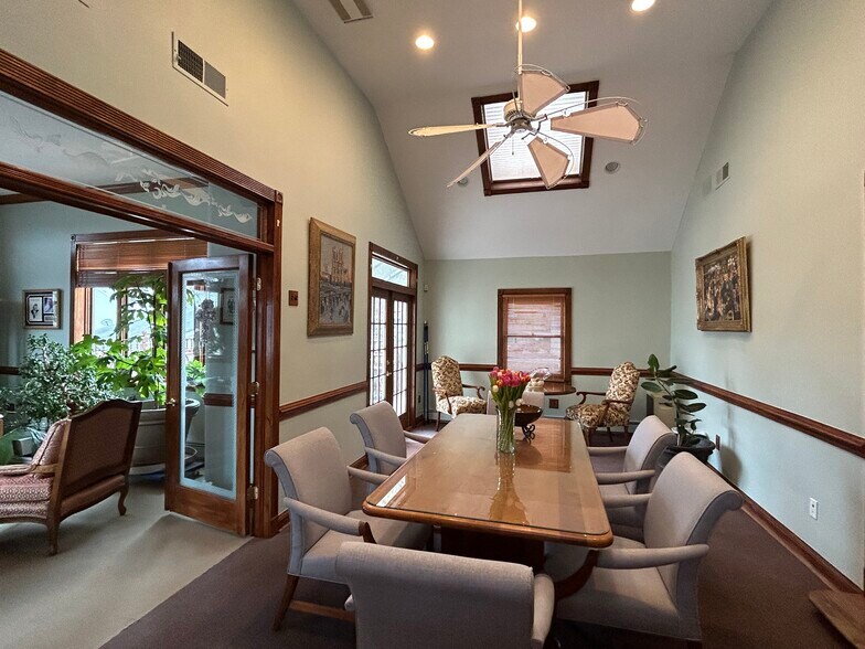 More Photos Of 847 King George Rd, Fords Office For Sale