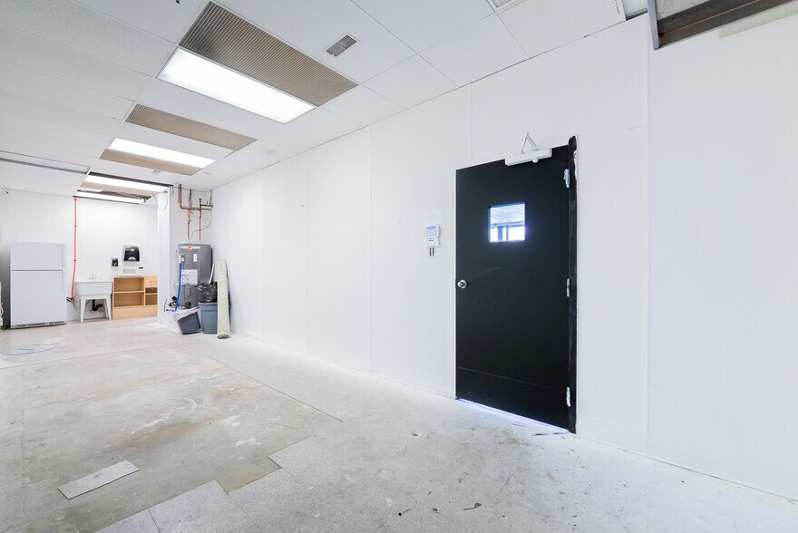 More Photos Of 111 Terminal Av, Nanaimo General Retail For Sale