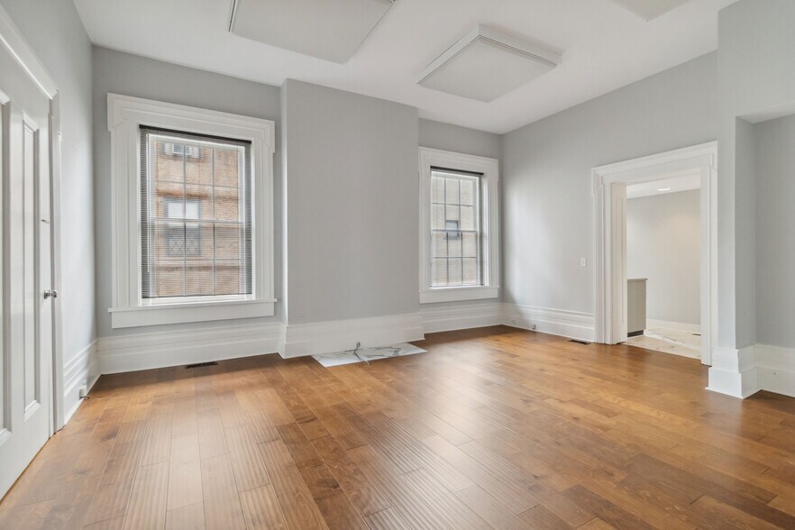 More Photos Of 239 N Broadway, Lexington Office Residential For Sale