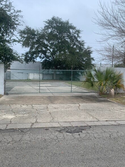 More Photos Of 117 S French Ave, Sanford Restaurant For Lease