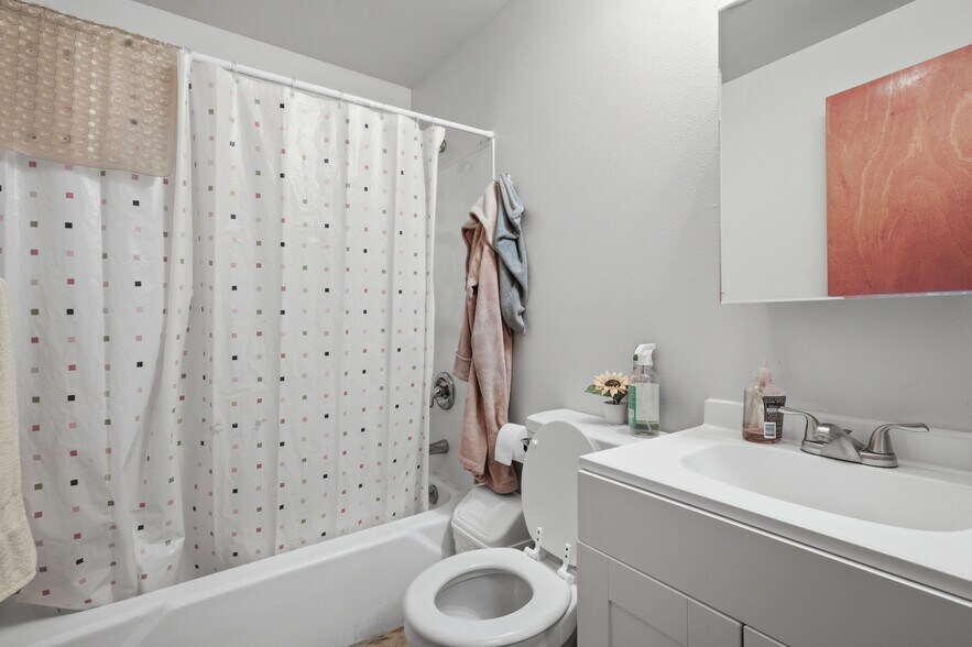 More Photos Of 4803 S Henderson St, Seattle Apartments For Sale