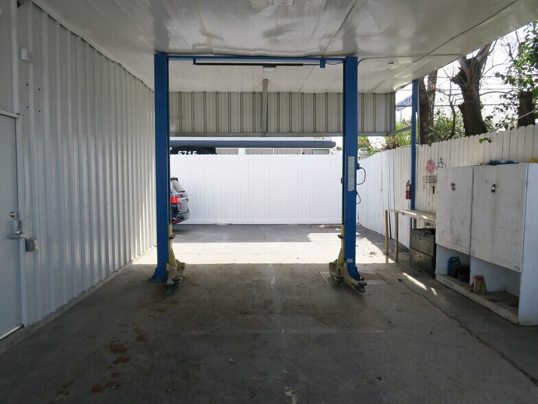 More Photos Of 5715 Star Ln, Houston Warehouse For Lease