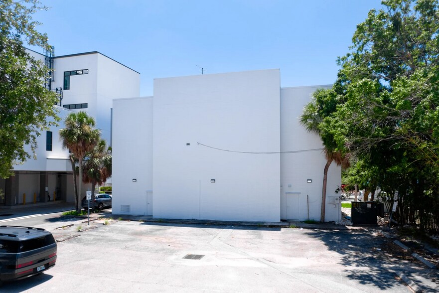 More Photos Of 1551 2nd St, Sarasota Office For Lease