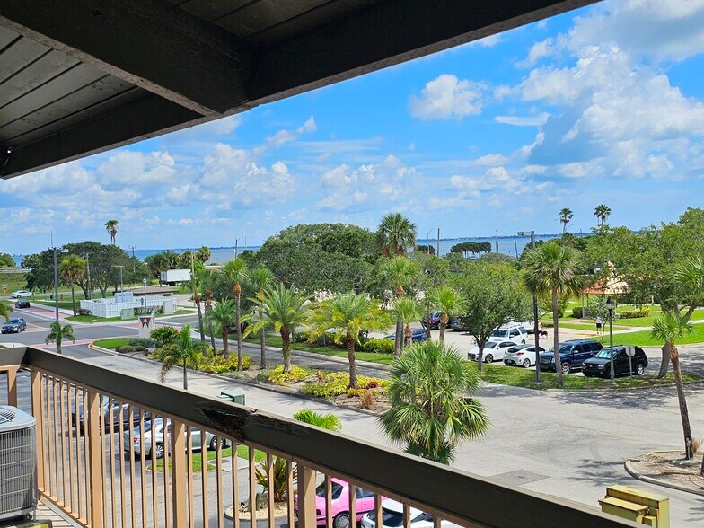 More Photos Of 2210 S Front St, Melbourne Office For Lease