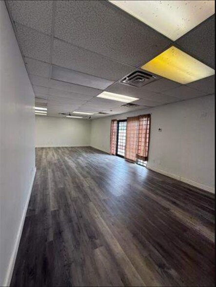 More Photos Of 101 E 3rd St, Burkburnett Office For Sale