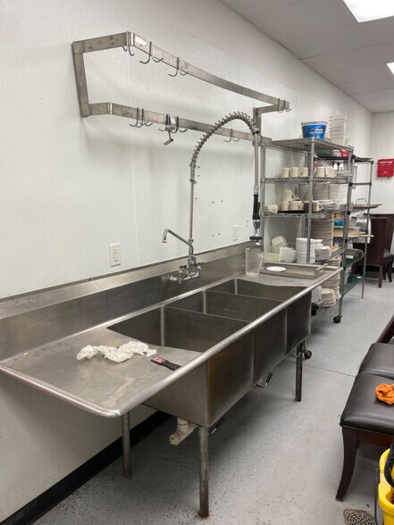 More Photos Of 901 Elm St, Tioga Restaurant For Sale