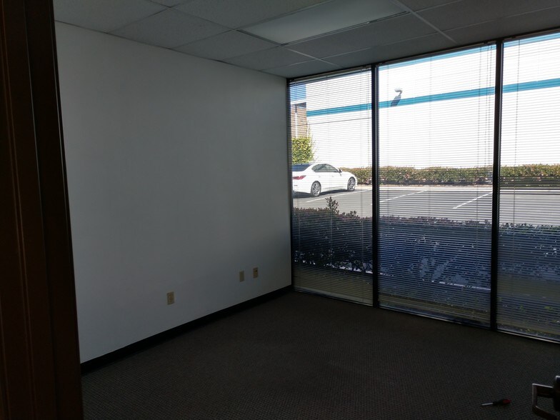 More Photos Of 4531 Market St, Ventura Manufacturing For Lease