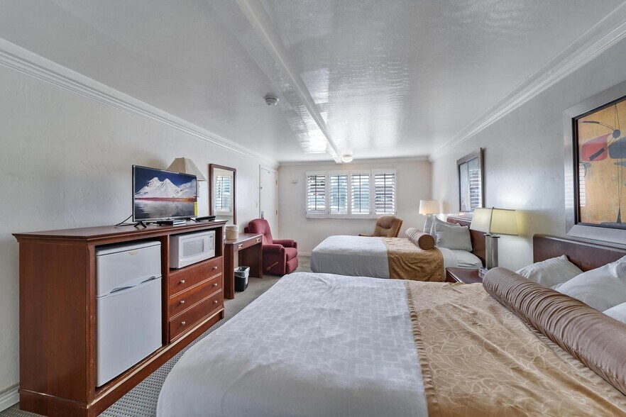 More Photos Of 423 W Main St, Vernal Hotel For Sale