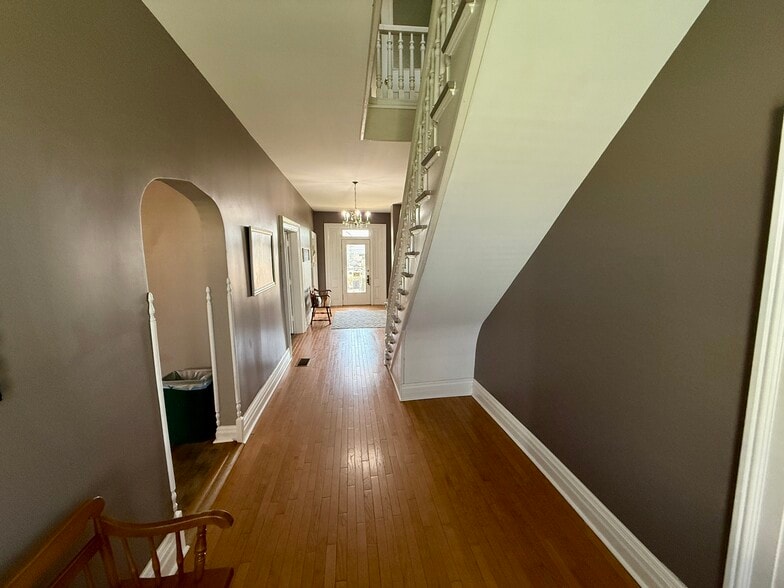 More Photos Of 403 George St, Aurora Office For Sale