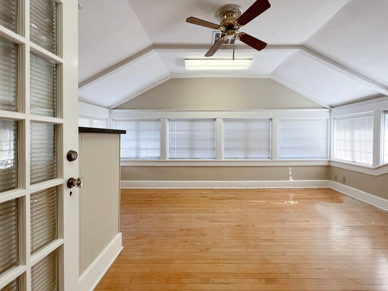 More Photos Of 1521 S Denver Ave, Tulsa Office For Sale