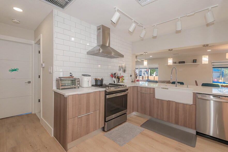 More Photos Of 302 SW 2nd Ave, Dania Beach Multifamily For Sale