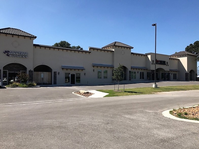 More Photos Of 1018 River Rd, Boerne Storefront Retail Office For Lease