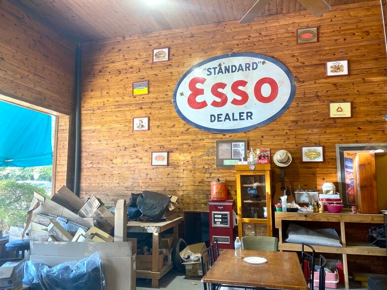 More Photos Of 127 Thompson St, Pittsboro Auto Repair For Lease