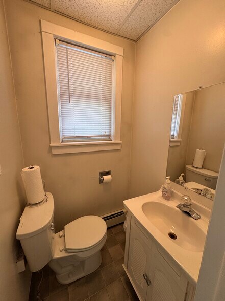 More Photos Of 1147 Troy Schenectady Rd, Latham Office For Sale