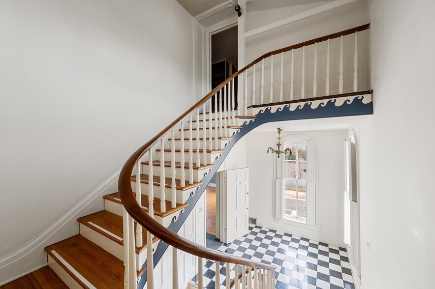 More Photos Of 230 W Boscawen St, Winchester Office Residential For Sale