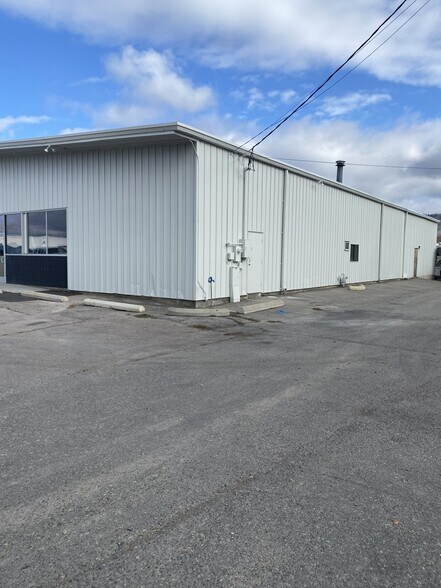 More Photos Of 3110 W Broadway St, Missoula Distribution For Lease