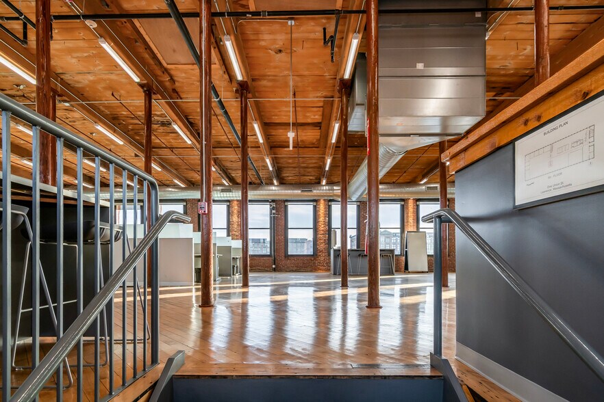 More Photos Of 1 Union St, Lawrence Office For Lease