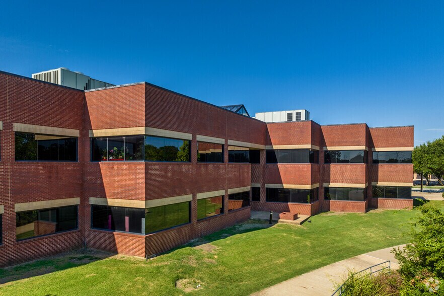 More Photos Of 2121 W Spring Creek Pky, Plano Office For Lease