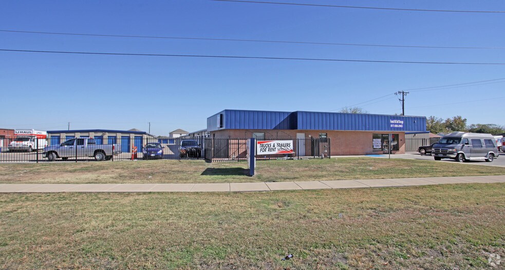 Primary Photo Of 7321 Wichita St, Forest Hill Self Storage For Lease