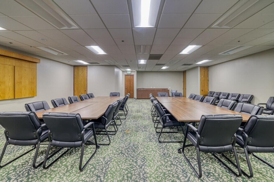 More Photos Of 3300 S Parker Rd, Aurora Office For Lease