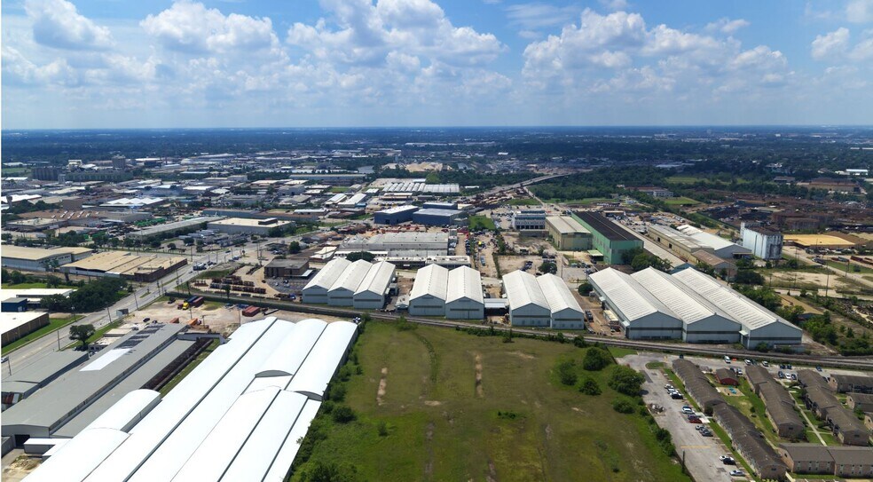 More Photos Of 5311 Clinton Dr, Houston Warehouse For Lease