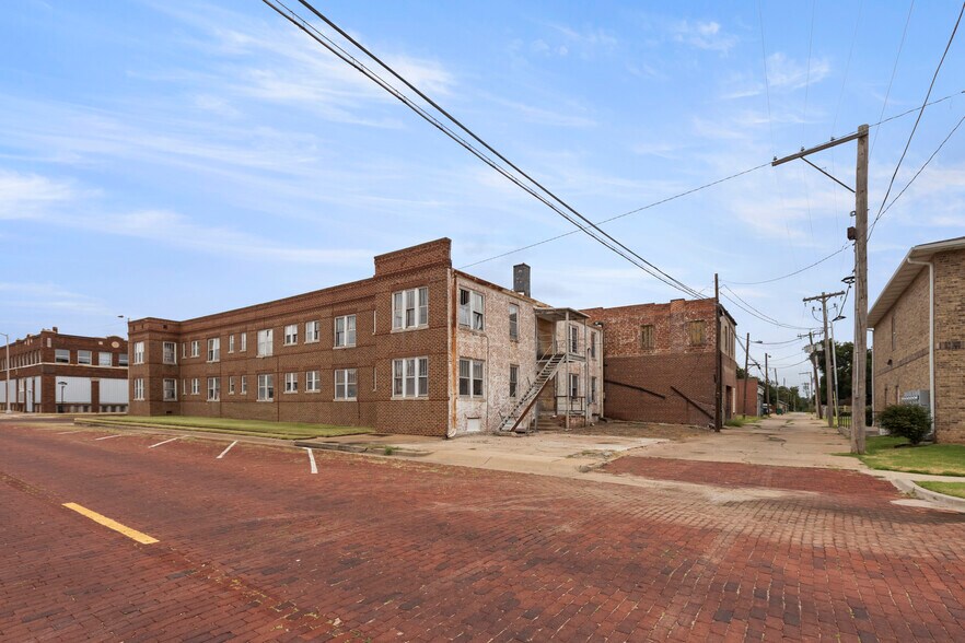 More Photos Of 201 N 3rd St, Ponca City Apartments For Sale