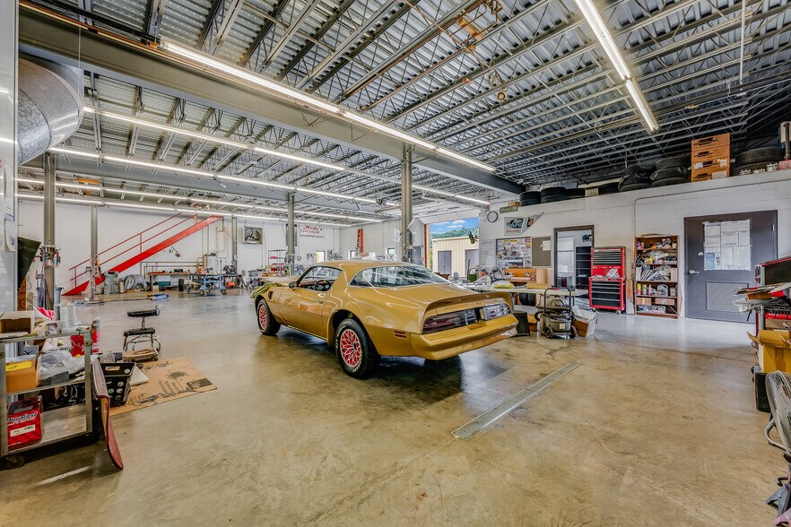 More Photos Of 2050 Winners Dr, Fairmont Auto Repair For Sale