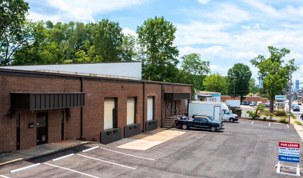 More Photos Of 2908-2918 N Graham St, Charlotte Warehouse For Lease