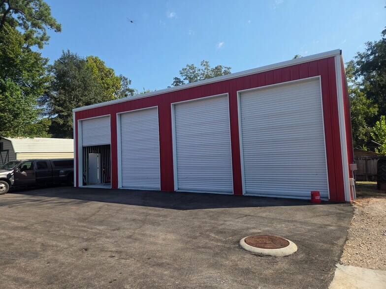 More Photos Of 1308 N Frazier St, Conroe Service For Sale